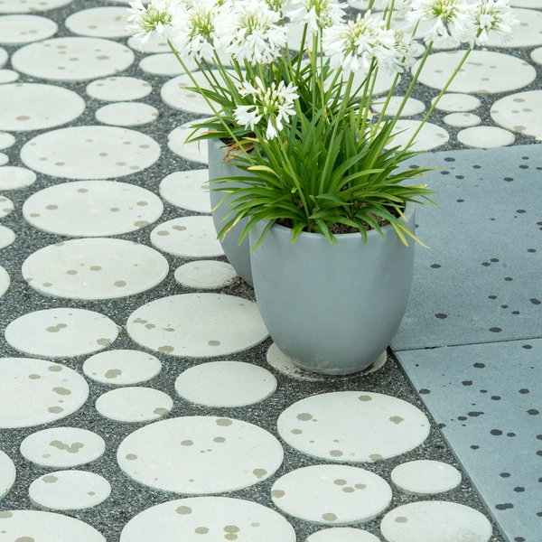Application image for Cirkelvormig terras & multiformaat inrit